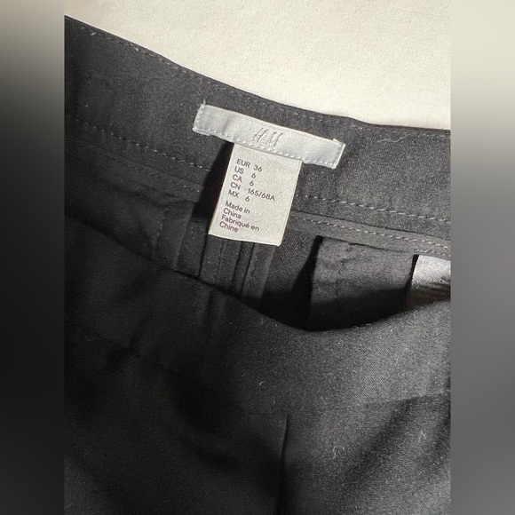 H&M Black wide leg cropped pants w/ gold sailor button accent size 6 - Picture 7 of 11